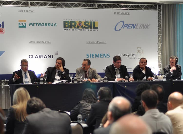 Debate sobre etanol: governo e usinas durante discussão
