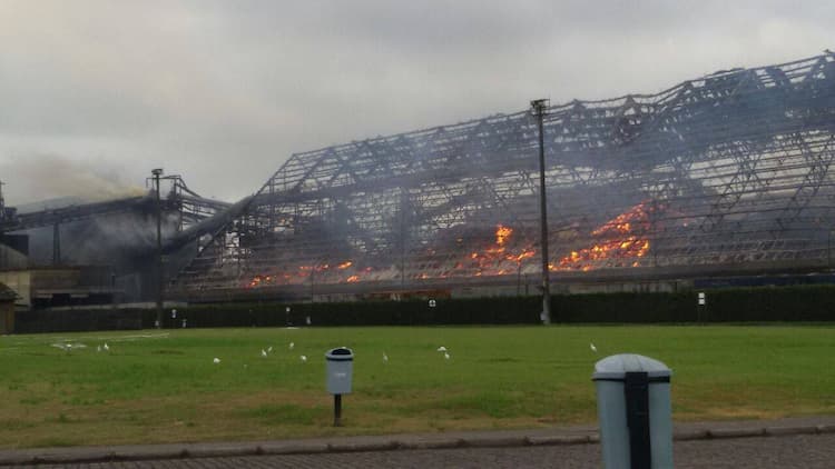 Incêndio destrói armazém de exportação de açúcar da Cargill no Porto de Santos