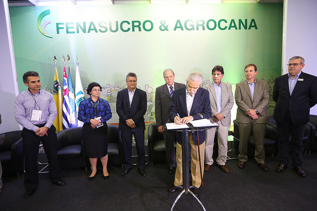 São Paulo fecha acordo com usinas para aumentar uso de cana na matriz energética