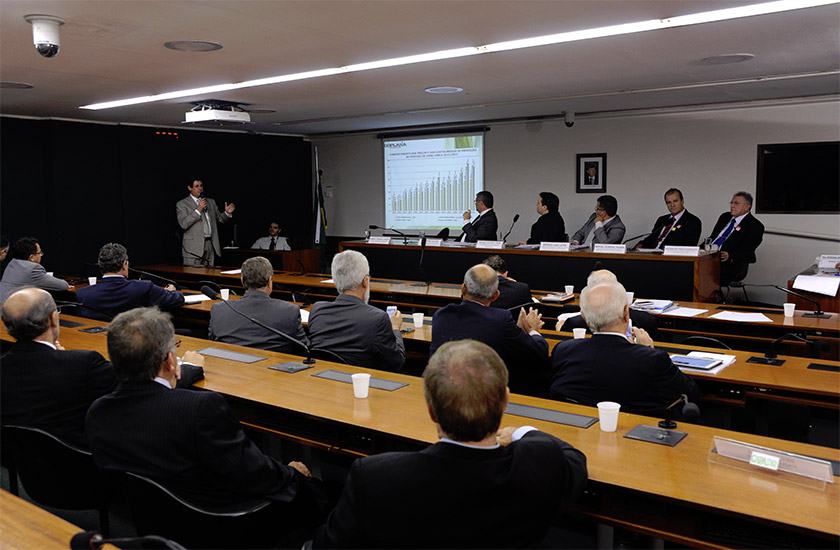 camara-reuniao2-270313
