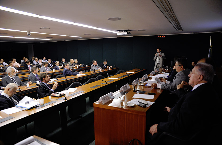 camara-reuniao4-270313