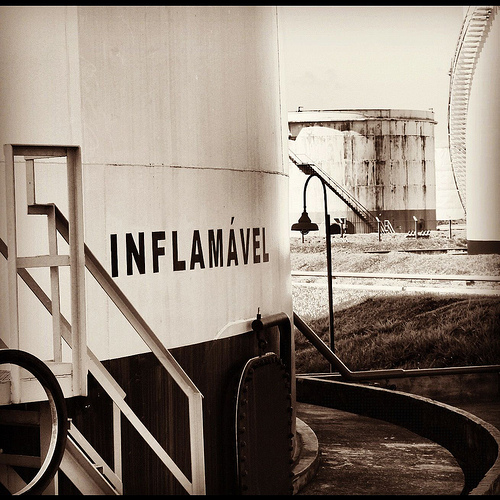 Disputa pelo etanol entre governo e usinas: inflamável