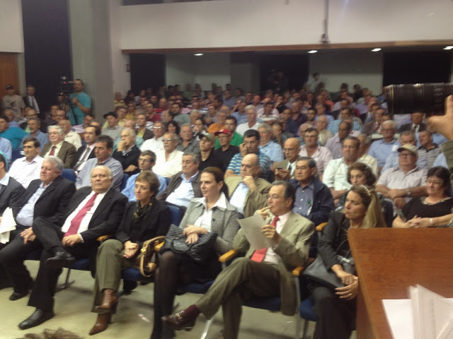publico frenteparlamentar 041013