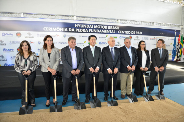 Lançamento da pedra fundamental do centro de pesquisa da Hyundai para carros flex