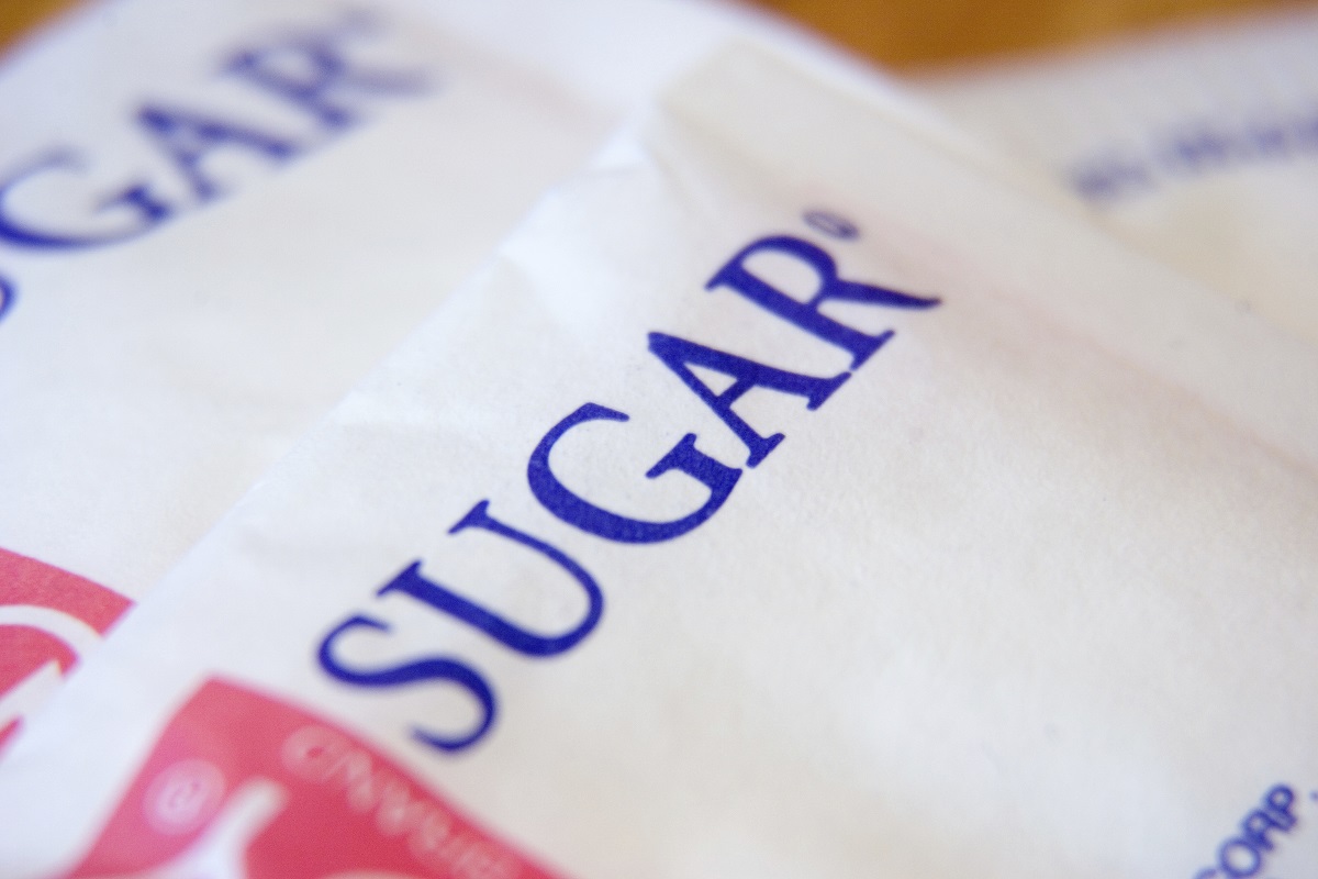 Com desaceleração do consumo e estoques em alta, superávit global de açúcar segue firme