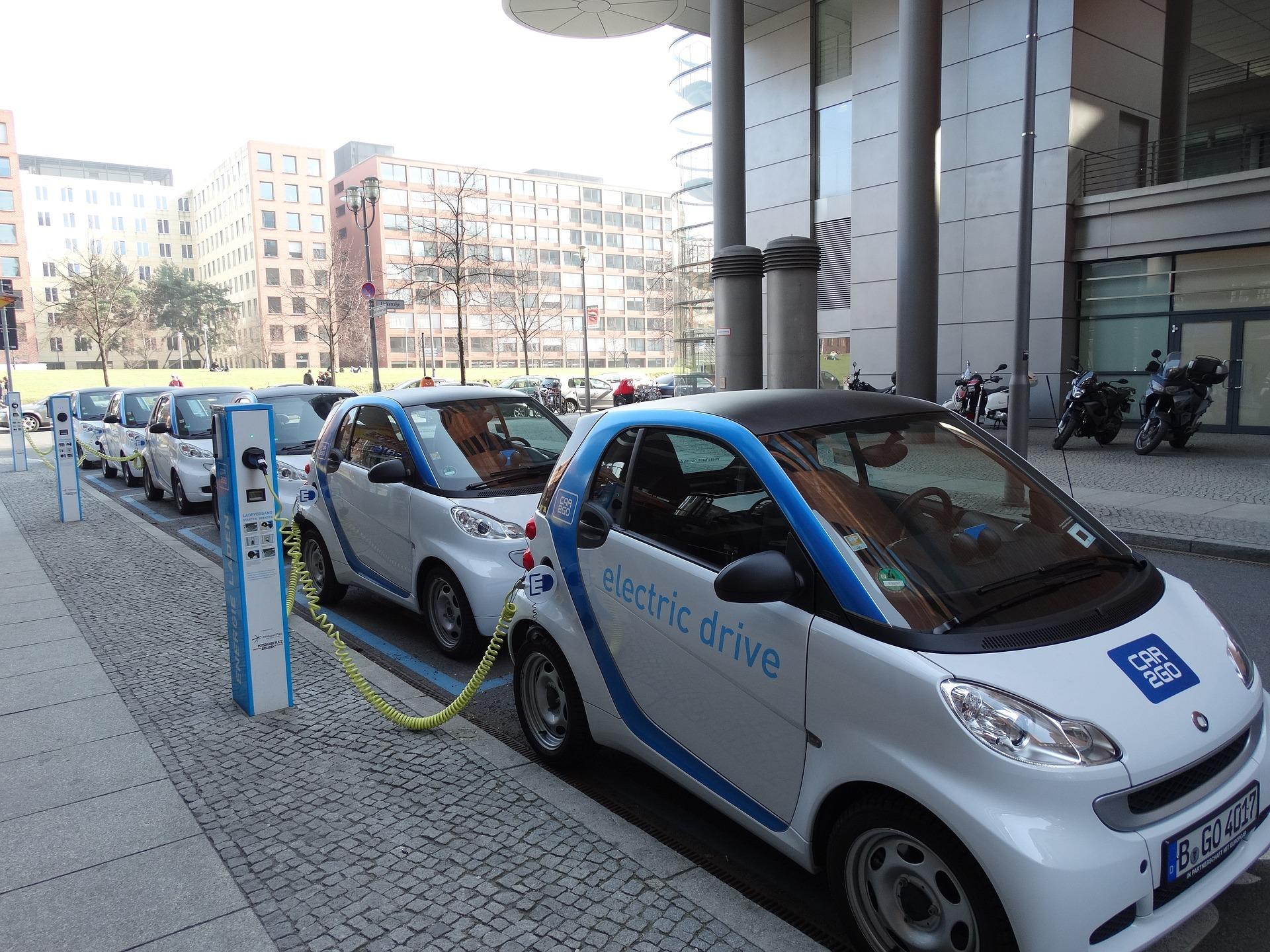 Transição para os carros elétricos será impulsionada pelo fator custo, não pela questão ambiental