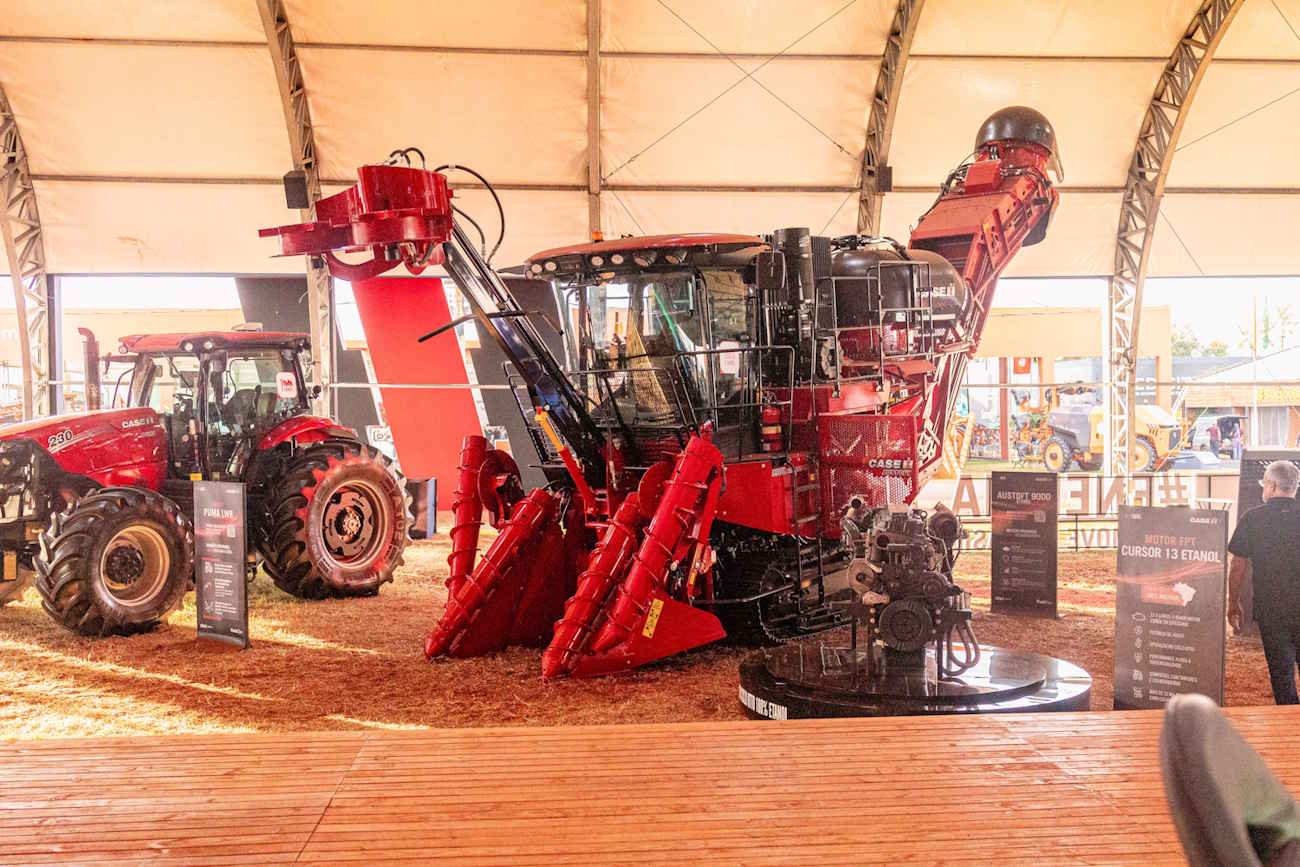 Fabricantes de máquinas agrícolas apresentam motores a etanol na Agrishow
