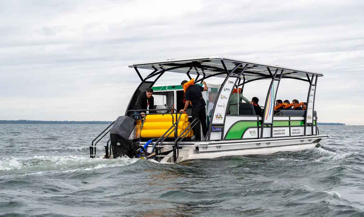 Itaipu apresenta barco movido totalmente a hidrogênio verde