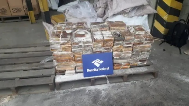 Receita confisca 345 quilos de cocaína em carga de açúcar no Porto de Santos