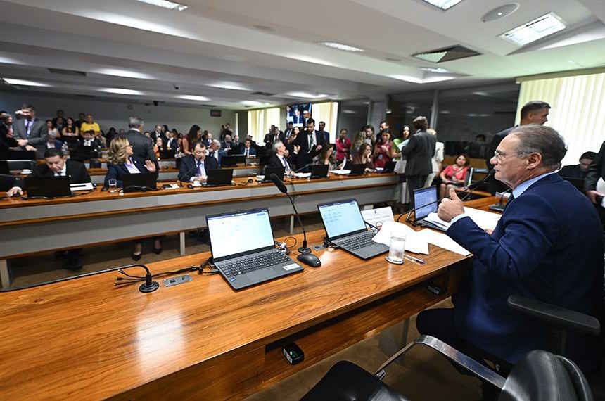 Incentivo à adaptação de navios para biodiesel e etanol passa por comissão do Senado