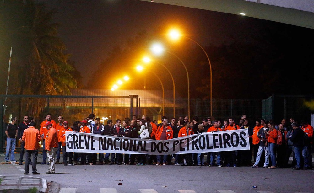Petroleiros iniciam greve de 72 horas nas refinarias, diz federação