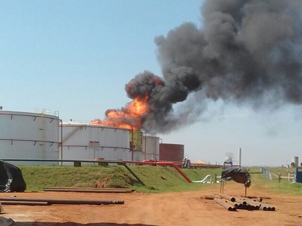 Tanque de combustível pega fogo na Usina Tietê (ex-Ruette), em Paraíso (SP)