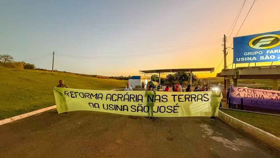 MST ocupa usina de Rio das Pedras investigada por mortandade de peixes no Rio Piracicaba