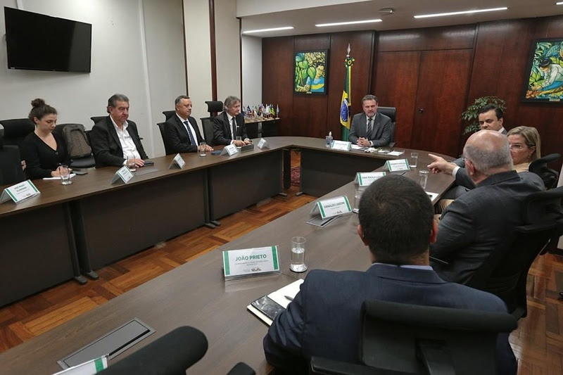 Orplana discute inclusão de produtores nos ganhos com CBios com ministro da Agricultura