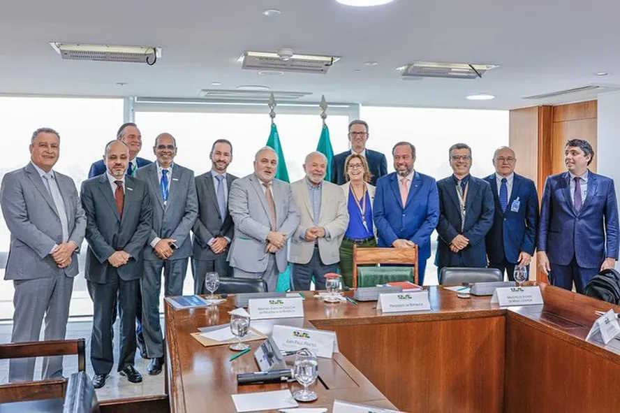 Lula se reúne com diretoria da Petrobras; Prates nega conversa sobre preços dos combustíveis