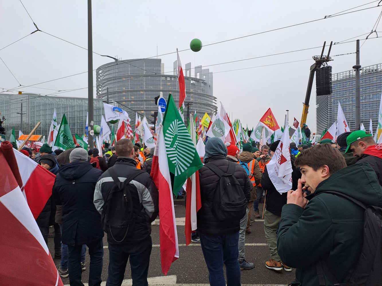 Agricultores europeus protestam e pressionam Parlamento contra acordo com Mercosul