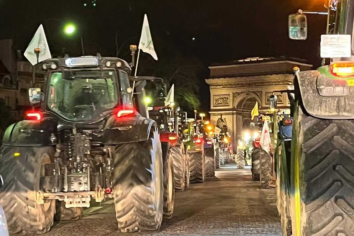 Agricultores franceses levam 350 tratores a Paris em protesto contra acordo UE-Mercosul