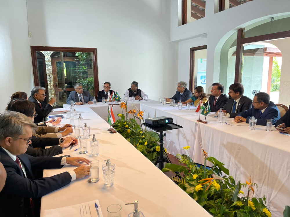 Unica recebe delegação indiana que inclui vice-ministro de petróleo e gás natural