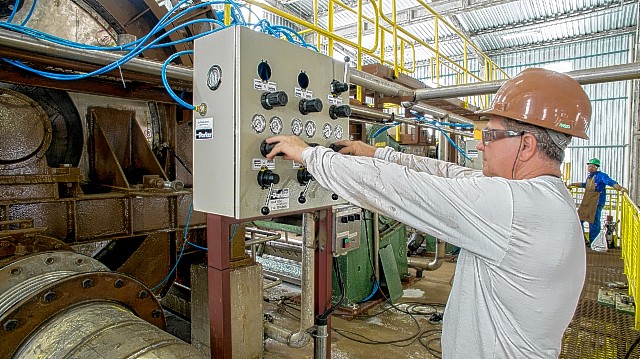 Primeira fábrica que produz papel a partir da palha da cana é inaugurada em SP