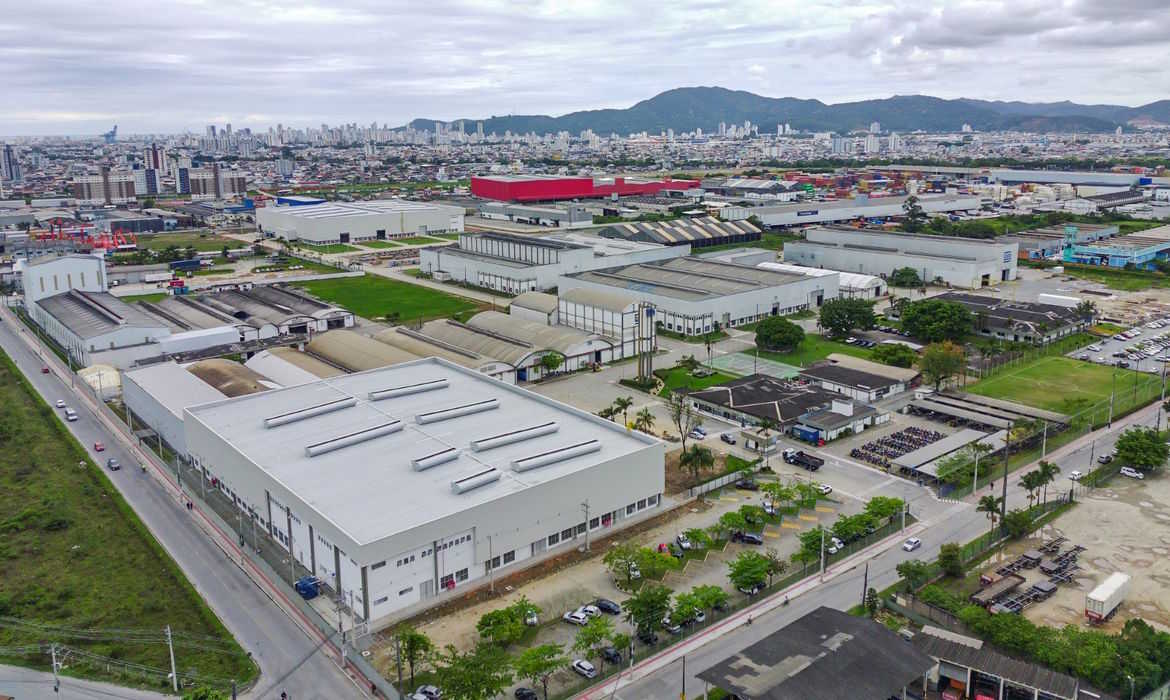BNDES libera R$ 280 milhões para fábrica de bateria da transição energética