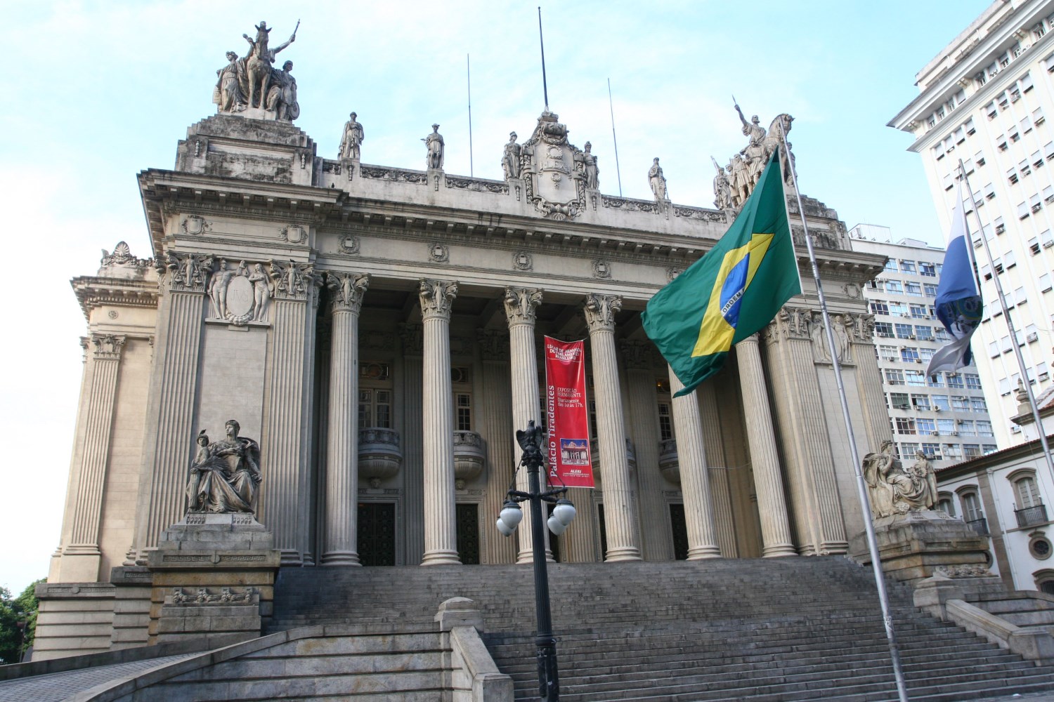 Alerj derruba veto à proibição da venda de combustível por delivery