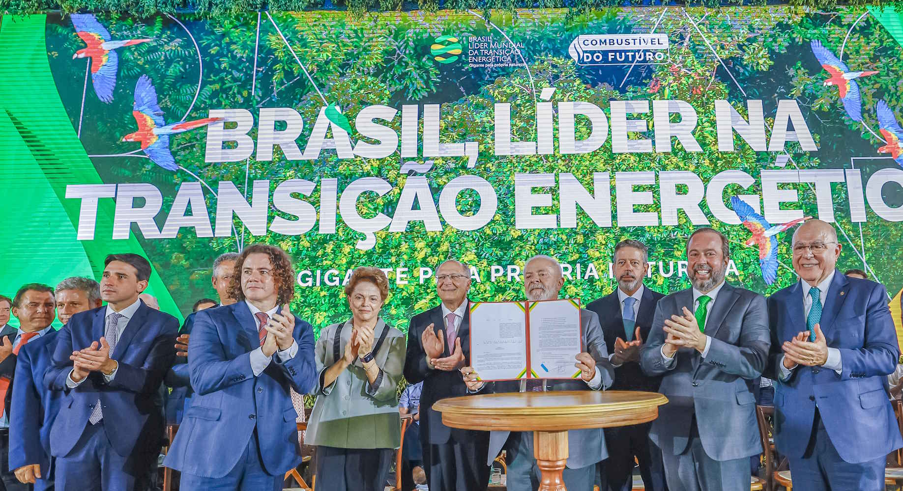 Combustível do Futuro sai do papel com bilhões (de promessas) no tanque