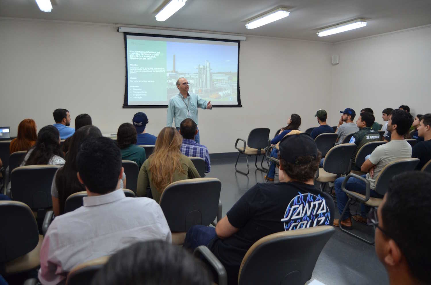 Usina São Manoel e FCA-Unesp realizam evento para aproximar a academia e o setor