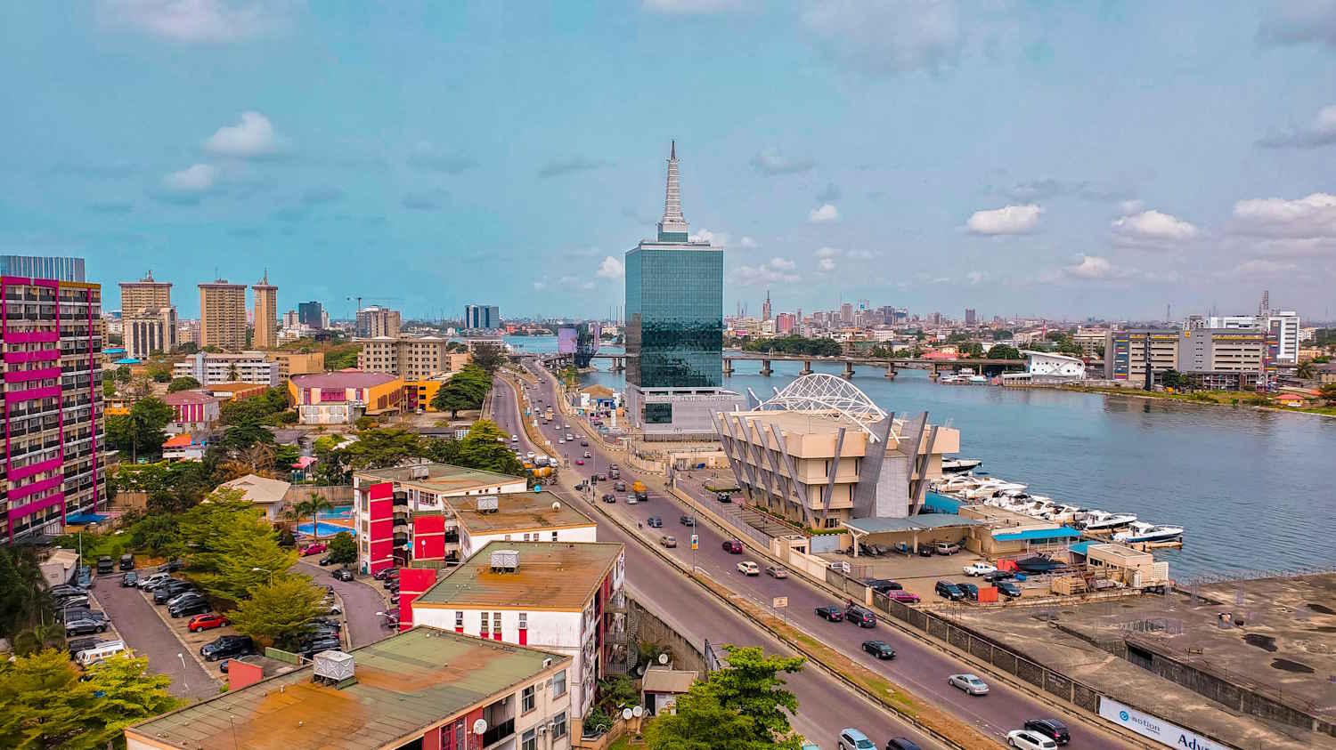 Nigéria vive paradoxo entre a falta de combustível interna e exportação recorde