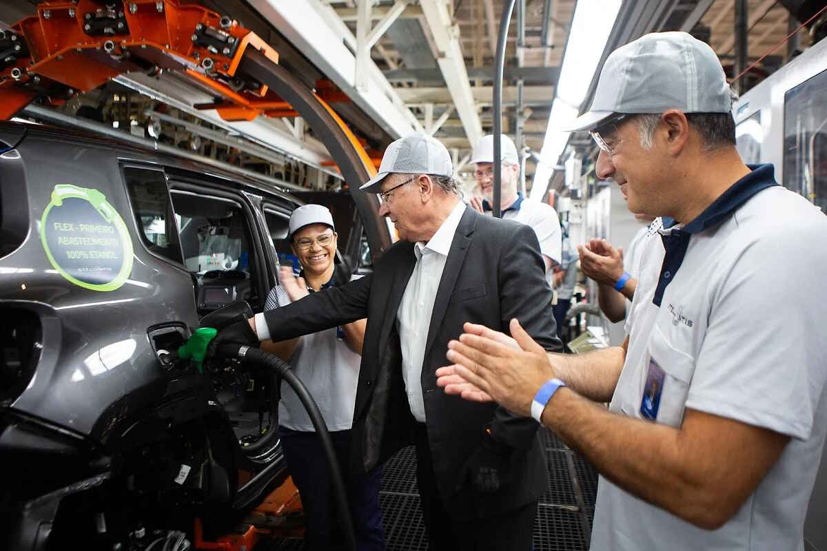 Stellantis vai abastecer seus motores flex com etanol para divulgar matriz