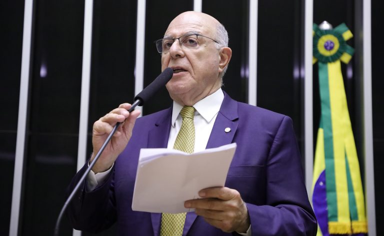 Gasolina poderá conter 30% de etanol em 2025, diz relator do PL Combustível do Futuro