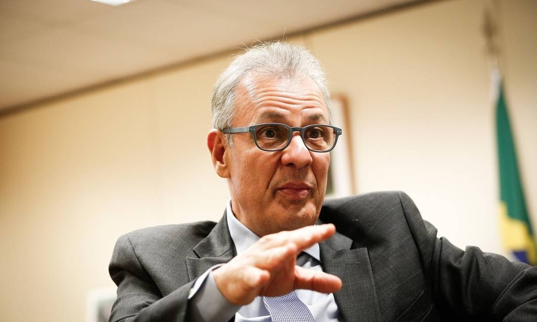 “Nunca houve interferência” na Petrobras e ciclo de Castello Branco terminou, diz ministro
