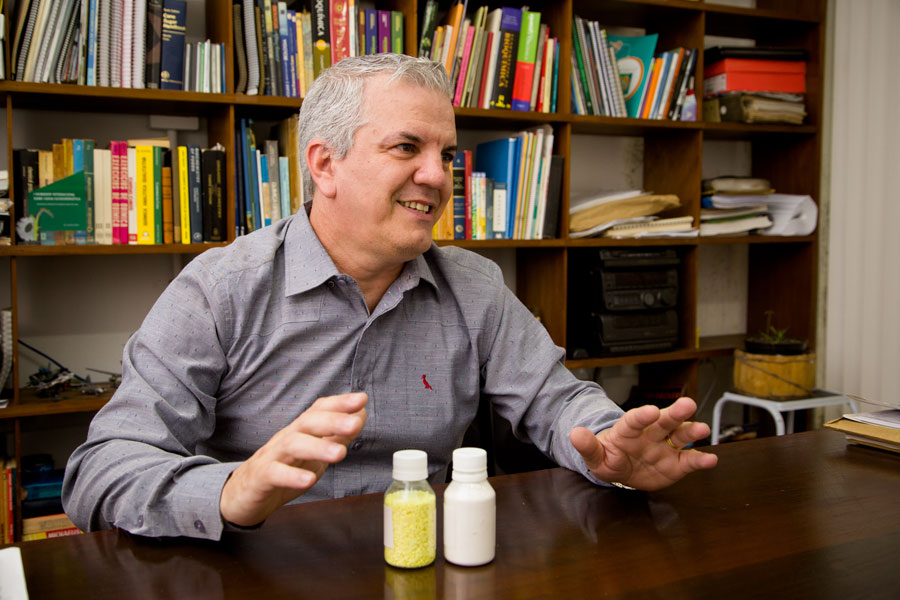 Mecanização da colheita canavieira criou “nova matéria-prima”, diz professor da USP