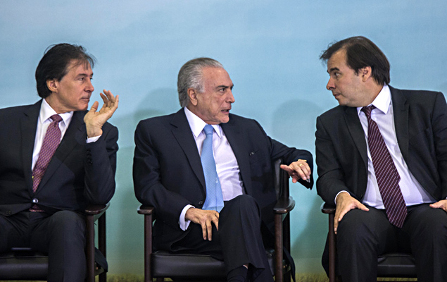 Eunício e Maia convocam comissão geral sobre preço da gasolina