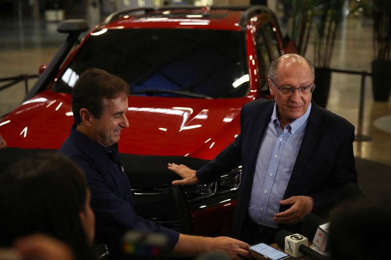 Híbridos flex são trunfo do Brasil em meio a esforços de descarbonização, diz Alckmin