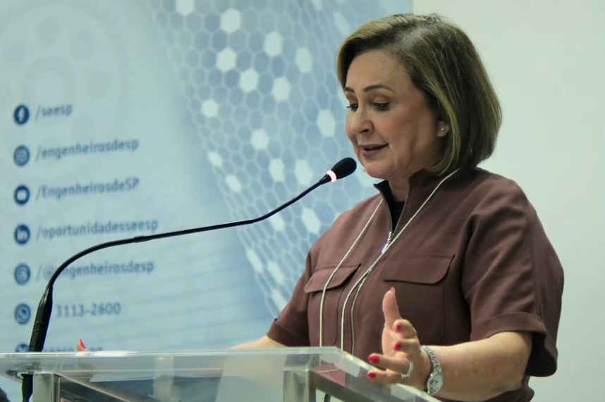 [Opinião] Álcool nos automóveis, não na política