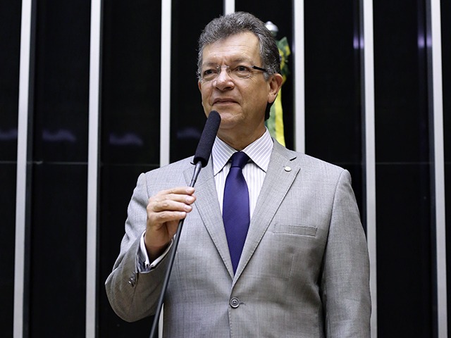 Deputado quer regime diferenciado para combustíveis em reforma tributária