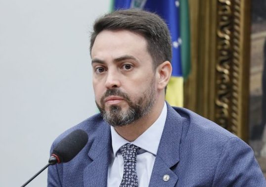 Projeto na Câmara repassa a tributos federais a redução de ICMS em combustíveis