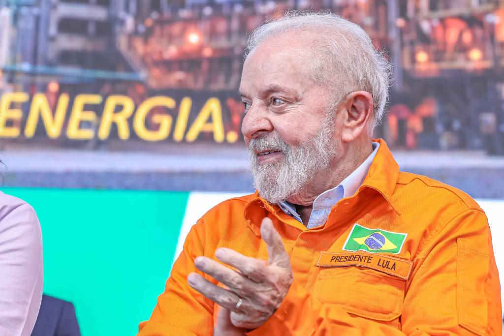 Petrobras prevê investir até R$ 8 bi na Rnest e em planos futuros para transição energética
