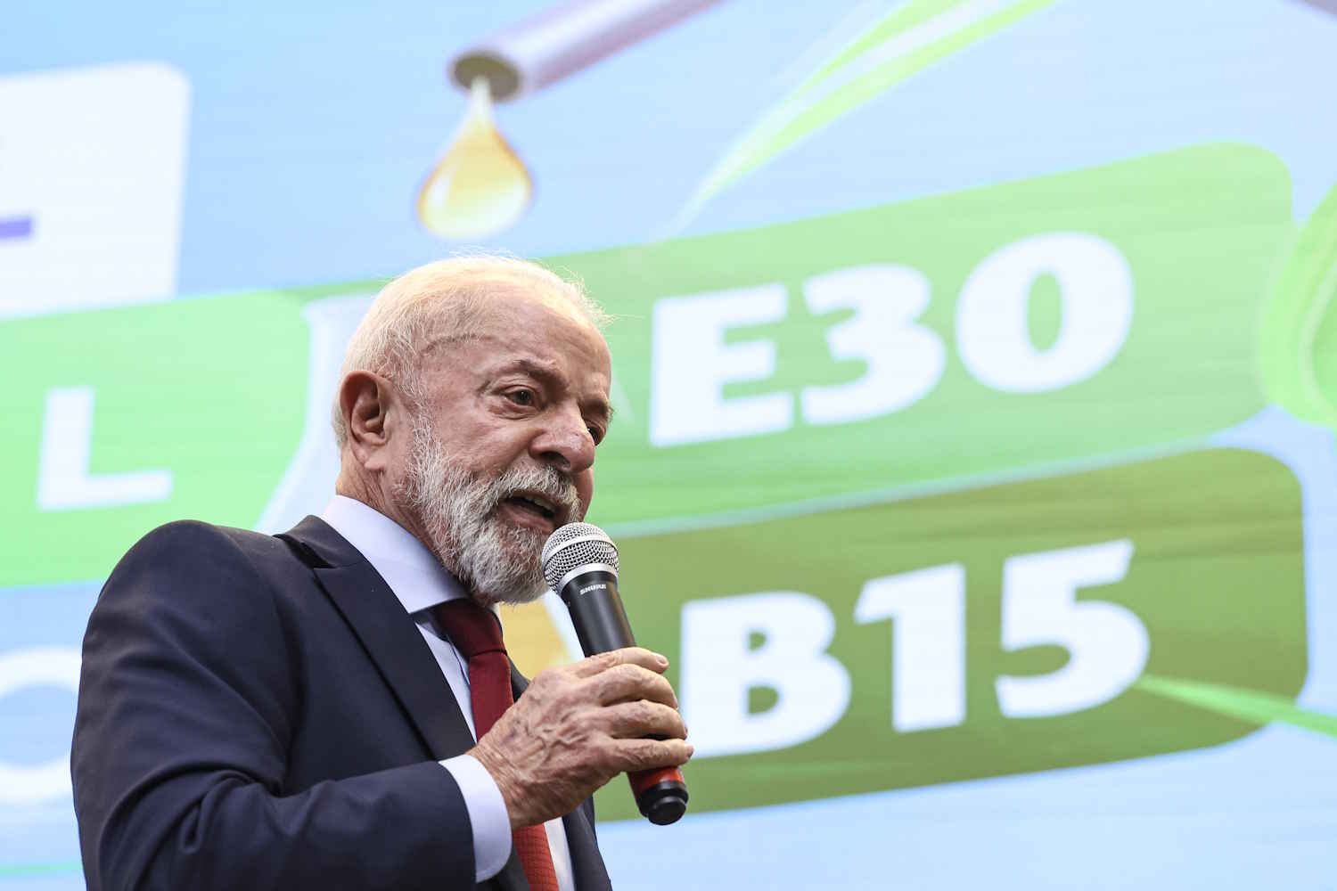 “Não tem como alguém fazer discurso de que biocombustível compete com alimento”, diz Lula