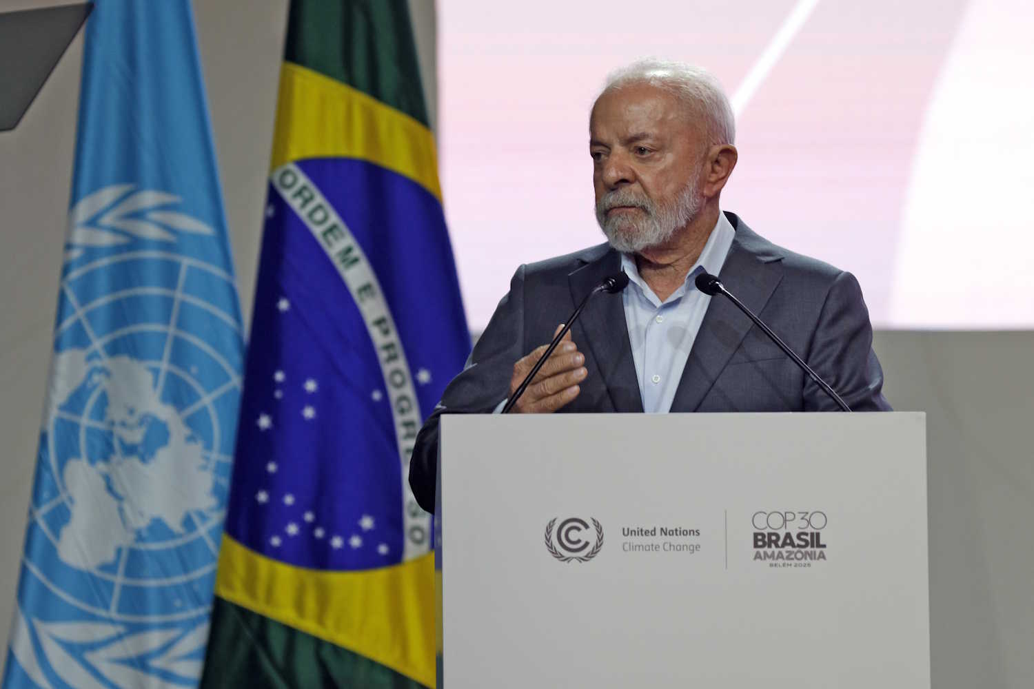 Precisamos de mapa para superar de forma justa a dependência dos fósseis, diz Lula
