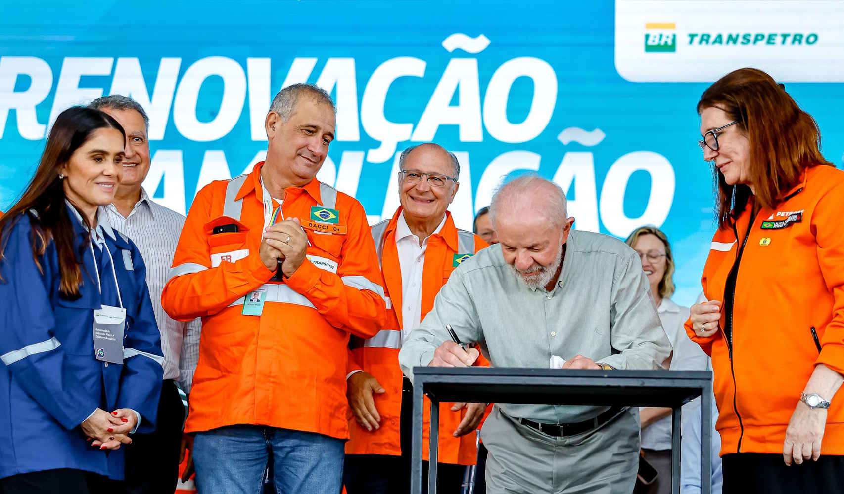 Dinheiro da Petrobras vai ajudar na transição energética, afirma Lula
