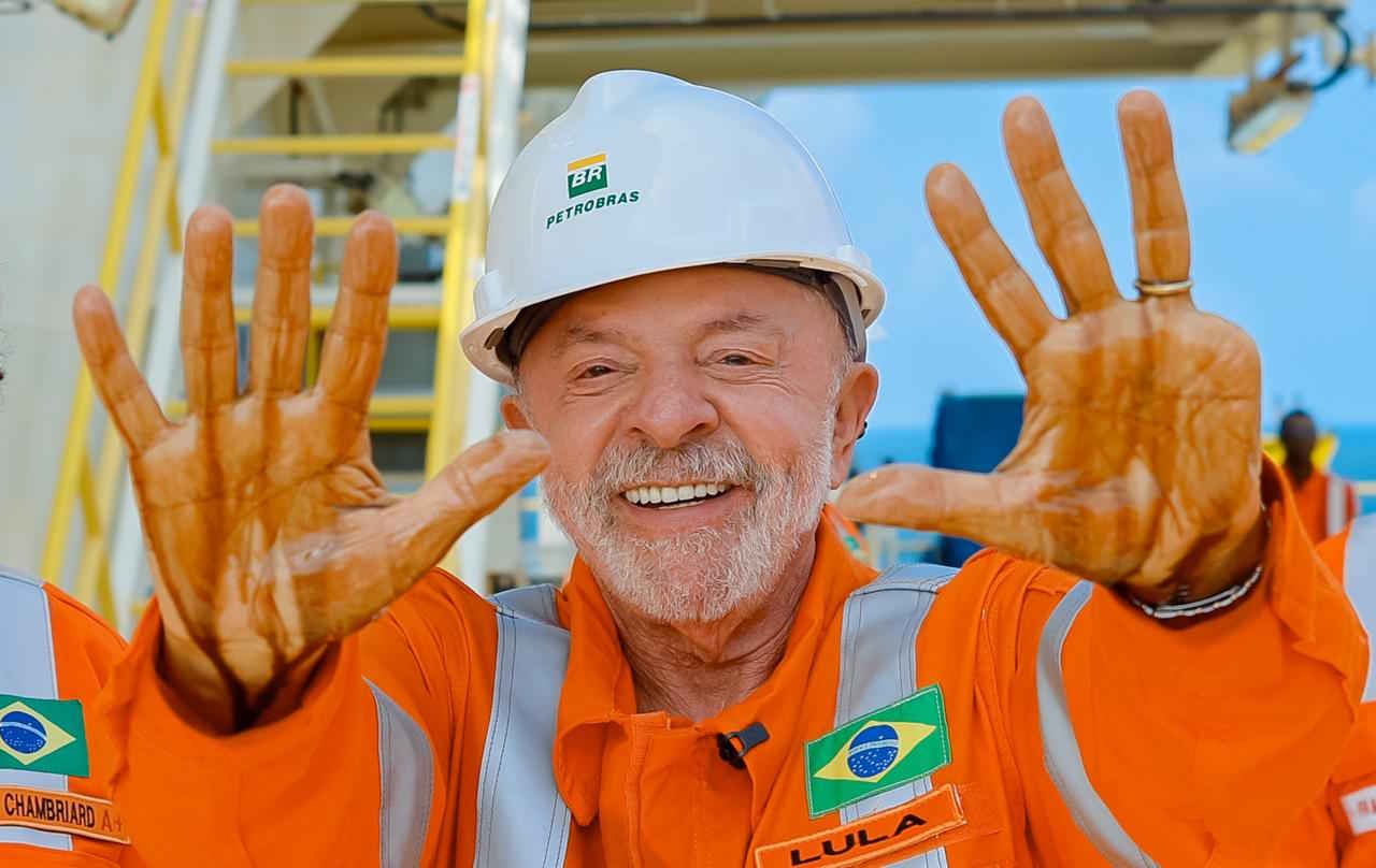 “Eu ainda sonho em comprar de volta a refinaria que eles privatizaram”, diz Lula