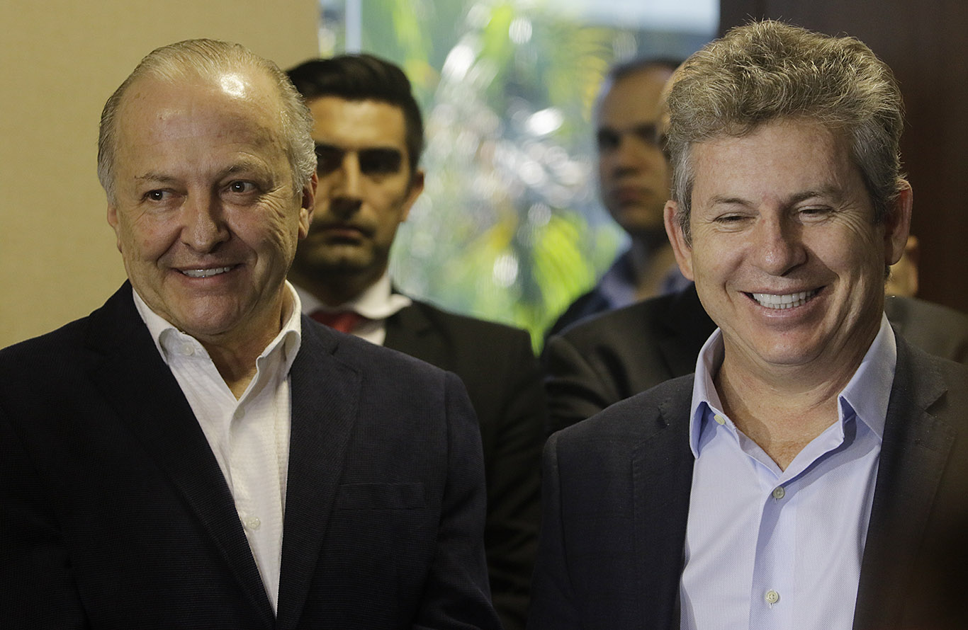 Governador de MT rebate críticas a imposto para etanol dizendo que grupo do vice vai investir