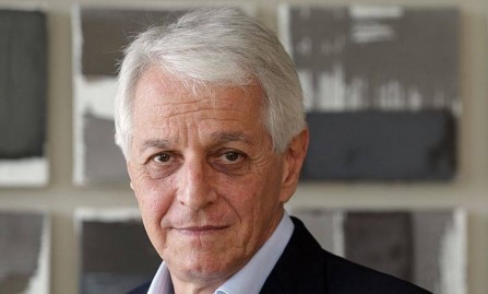 Empresário co-fundador da Natura critica defensores do etanol e exalta veículos elétricos