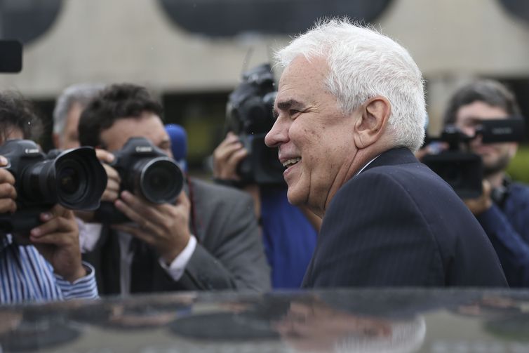 “Preço do combustível está na média global”, diz Castello Branco