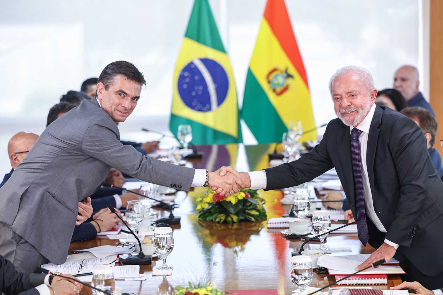 Brasil e Bolívia fecham acordo para construção de linha de transmissão de energia