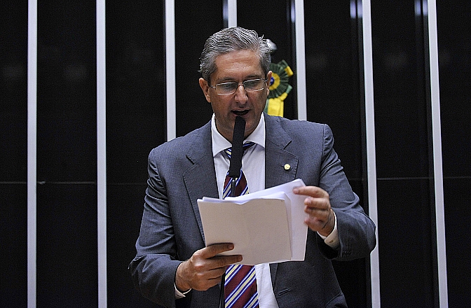 Deputados querem liberar venda direta de usinas de etanol para postos de combustíveis