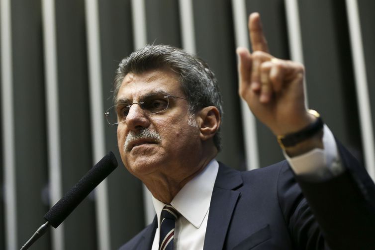 Senadores propõem teto de 18% para ICMS de gasolina e 7% sobre diesel