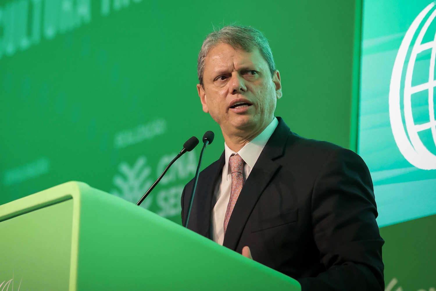 Tarcísio de Freitas diz que agro de SP irá substituir “completamente” o diesel no país
