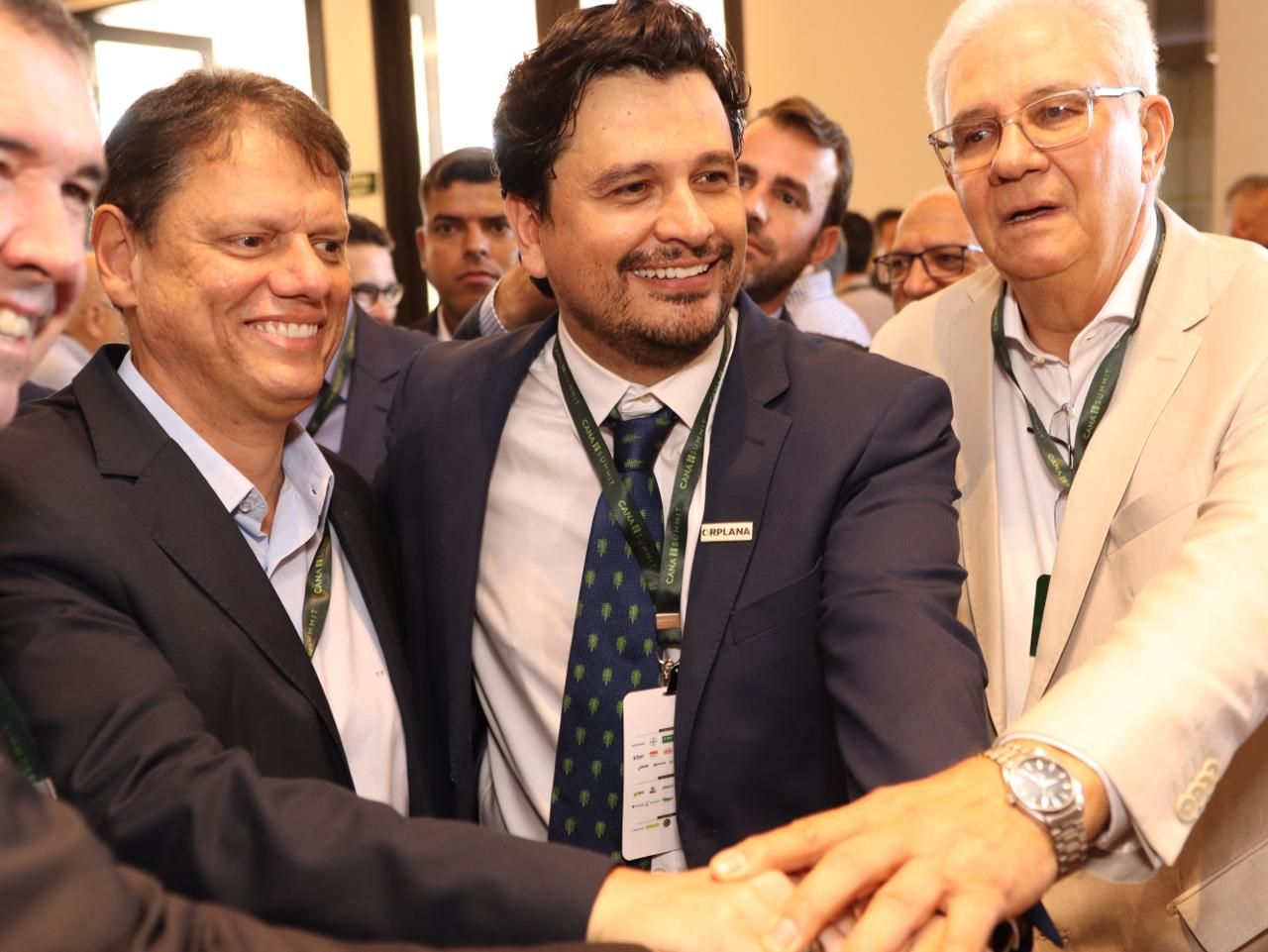 Tarcísio cobra avanços no uso do etanol contra crises do petróleo: “Dever de casa”